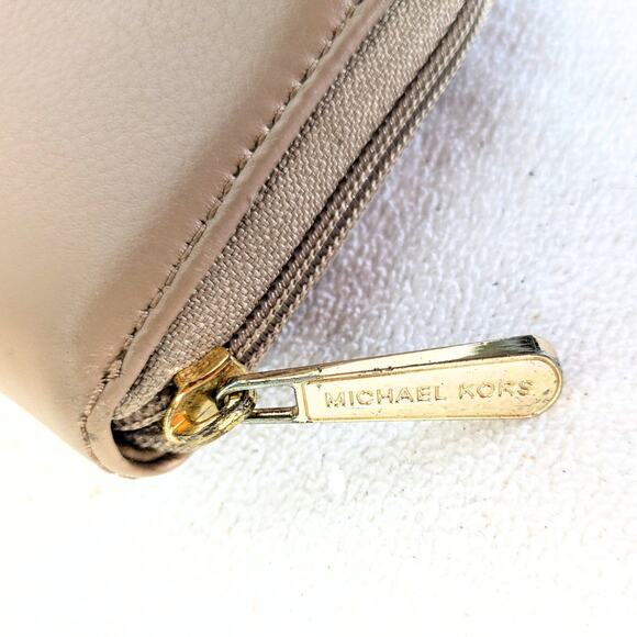 Pre-owned Michael Kors Saratoga Zip Around Continental Wallet - Picture 5 of 6